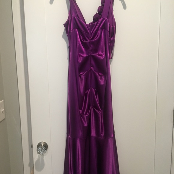 Purple Cachè Evening Gown - Picture 5 of 5